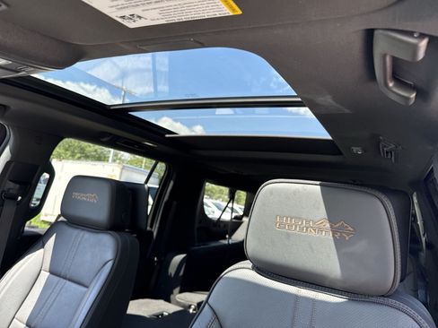 Used 2025 Chevrolet Suburban High Country AWD/4WD image 22