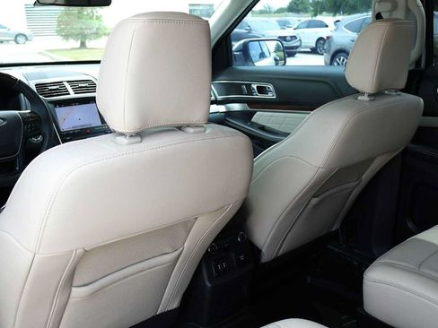 Used 2019 Ford Explorer Platinum AWD/4WD image 12