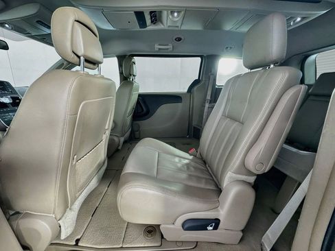 Used 2014 Chrysler Town & Country Touring FWD image 35