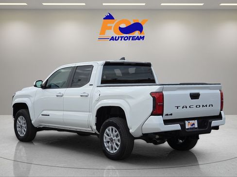 Used 2026 Toyota Tacoma SR5 AWD/4WD image 3