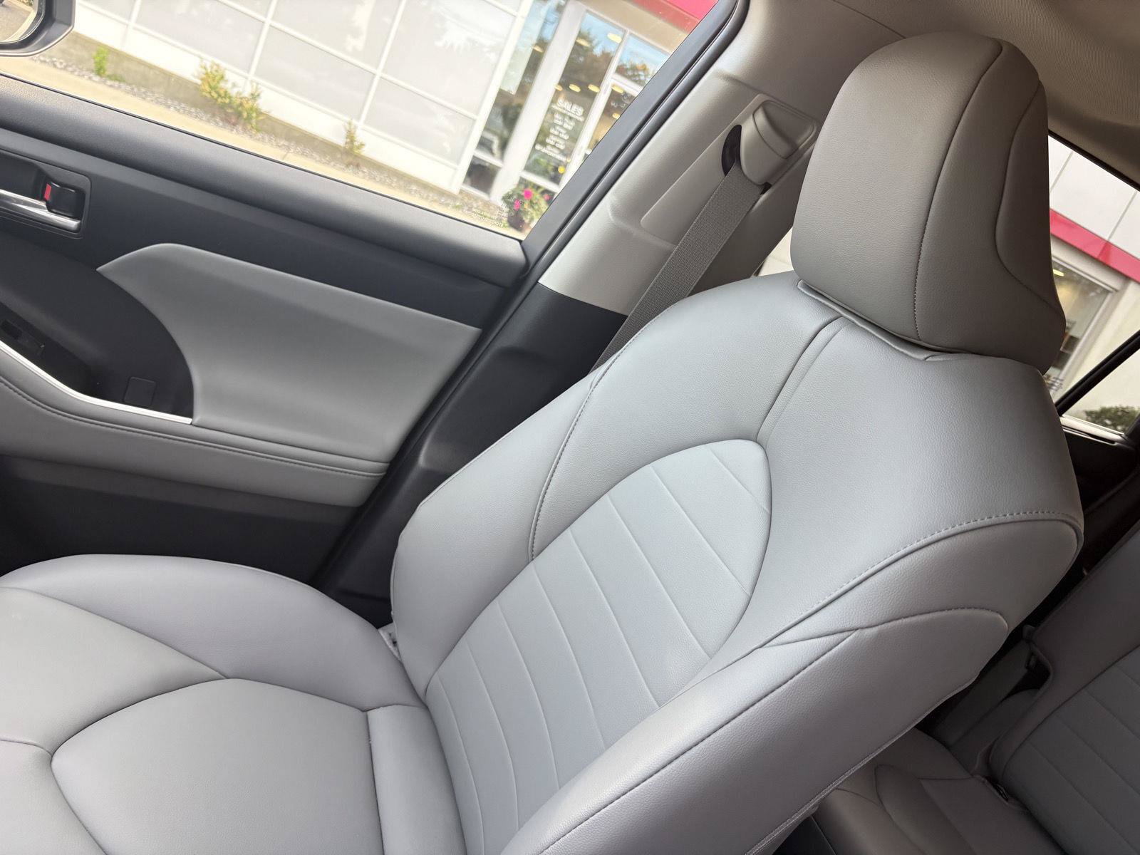 Used 2025 Toyota Highlander XLE AWD/4WD image 20