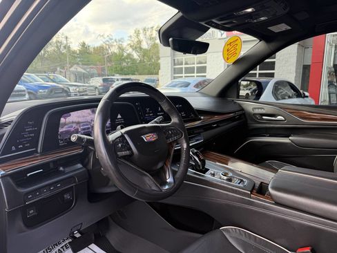 Used 2024 Cadillac Escalade Premium Luxury w/ LPO, Floor Liner Package AWD/4WD image 10