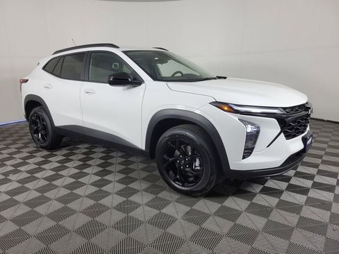 New 2026 Chevrolet Trax LT w/ Midnight Edition image 2