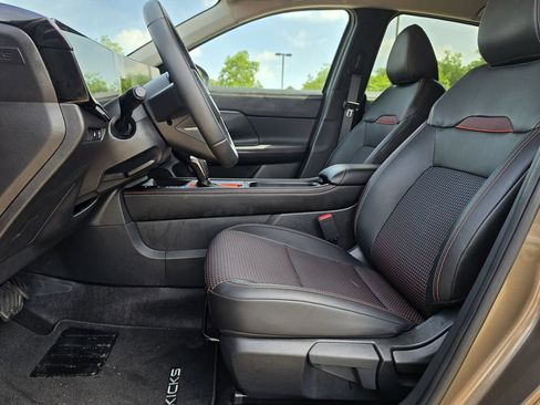 Used 2025 Nissan Kicks SR FWD image 14