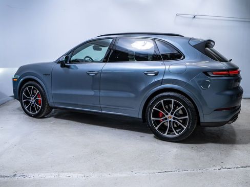 New 2026 Porsche Cayenne S image 2