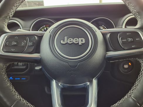 Used 2022 Jeep Wrangler Unlimited Sahara w/ Cold Weather Group image 15