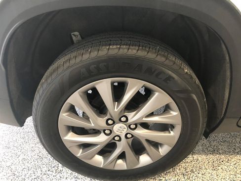 Used 2025 Buick Enclave Preferred image 18