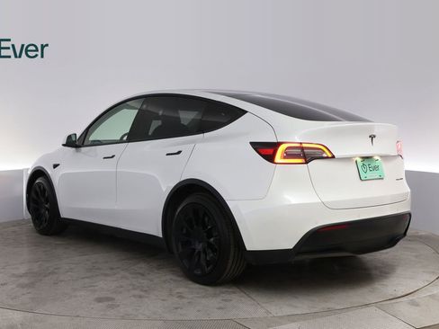 Used 2021 Tesla Model Y Long Range AWD/4WD image 17