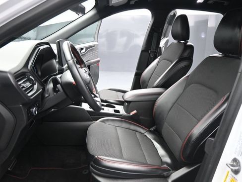 Used 2023 Ford Escape ST-Line w/ Tech Pack #1 AWD/4WD image 9