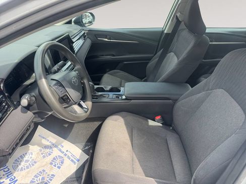Used 2025 Toyota Camry LE FWD image 9