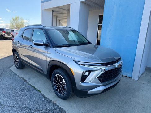 New 2026 Chevrolet TrailBlazer LT w/ Driver Confidence Package AWD/4WD image 1
