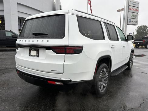 Used 2024 Jeep Wagoneer Series II w/ Flexible Seating Group image 6