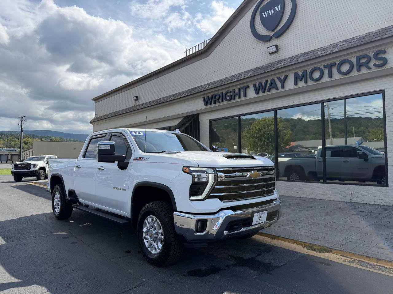 Used 2024 Chevrolet Silverado 2500 LTZ w/ LTZ Convenience Package AWD/4WD image 1