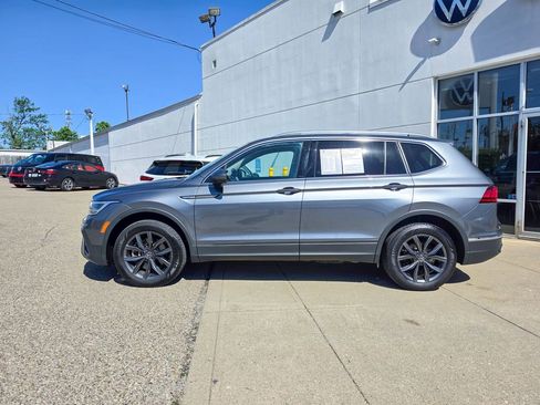 Certified 2023 Volkswagen Tiguan SE w/ Panoramic Sunroof Package AWD/4WD image 2