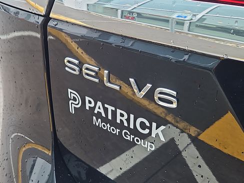 Certified 2022 Volkswagen Atlas SEL Premium image 5