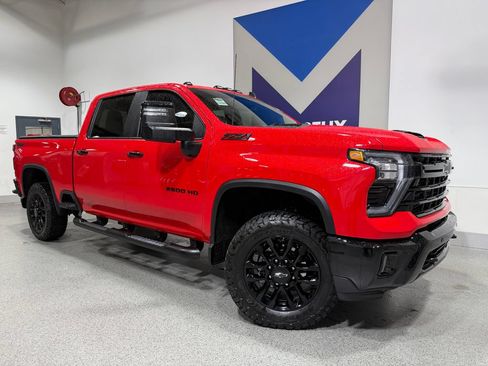 Used 2026 Chevrolet Silverado 2500 LT w/ Trail Boss Package AWD/4WD image 2