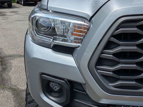 Used 2021 Toyota Tacoma TRD Off-Road w/ Technology Package AWD/4WD image 10