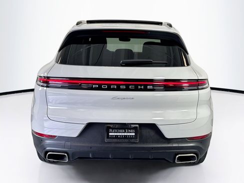 Certified 2025 Porsche Cayenne image 10