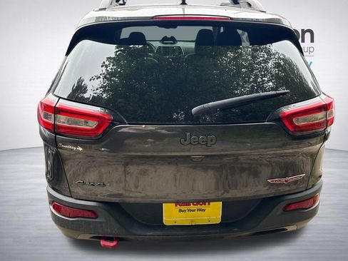 Used 2015 Jeep Cherokee Trailhawk w/ Comfort/Convenience Group AWD/4WD image 6