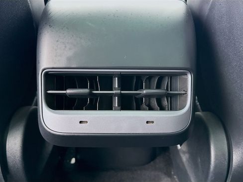 Used 2024 Tesla Model Y Long Range image 17