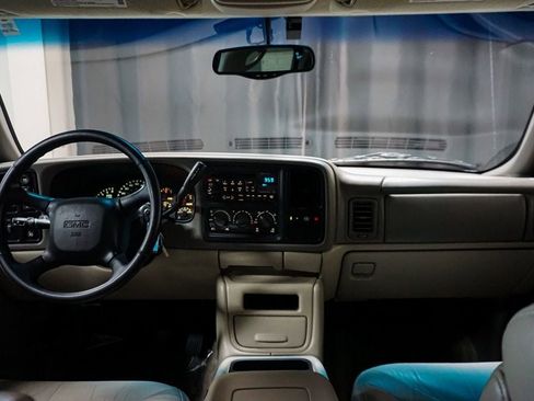 Used 2001 GMC Yukon XL 4WD image 10