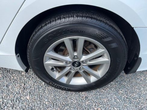 Used 2015 Hyundai Sonata SE FWD image 11