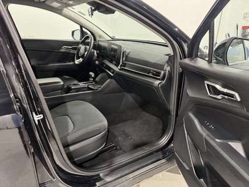 Used 2025 Kia Sportage LX AWD/4WD image 22