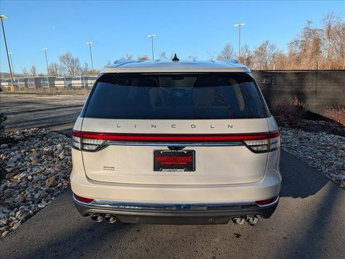 Certified 2023 Lincoln Aviator Reserve w/ Equipment Group 201A image 4