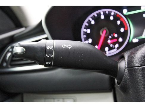 Used 2021 Genesis G70 2.0T RWD image 17