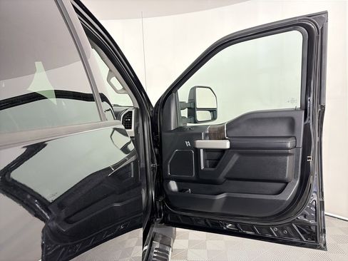 Certified 2020 Ford F350 Lariat w/ Lariat Ultimate Package image 31