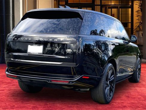 Used 2023 Land Rover Range Rover SE image 6