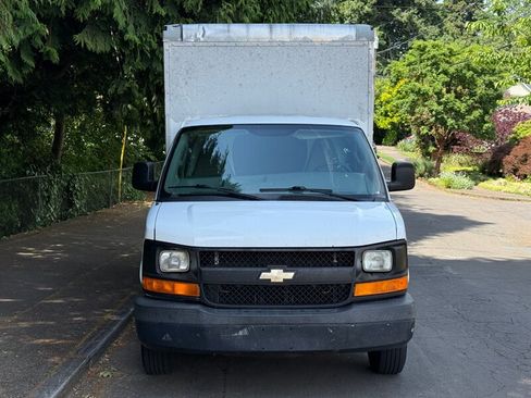 Used 2017 Chevrolet Express 3500 RWD image 4