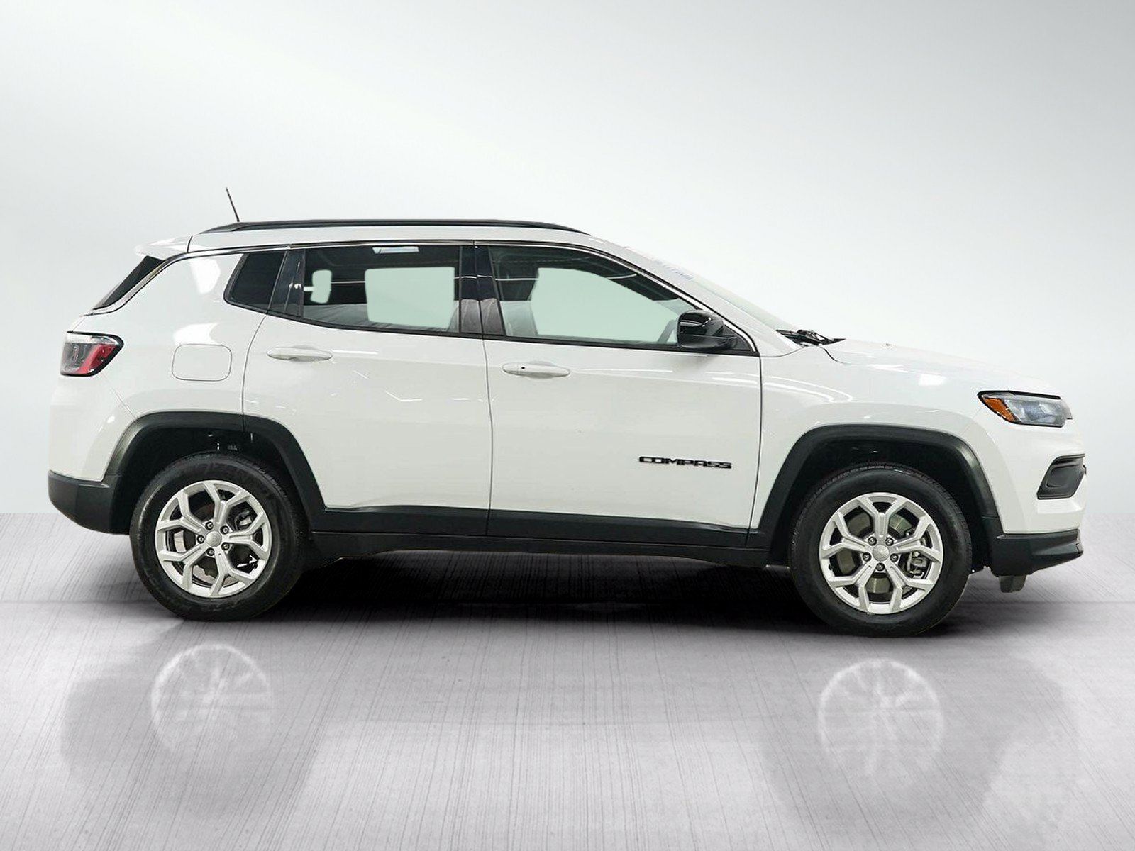 Used 2024 Jeep Compass Latitude AWD/4WD image 6