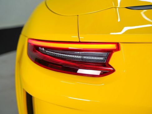 Used 2019 Porsche 911 Speedster RWD image 23