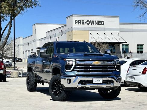 Used 2024 Chevrolet Silverado 2500 LTZ w/ LTZ Convenience Package image 2