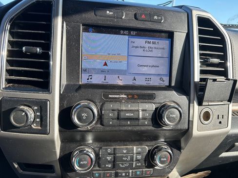 Used 2019 Ford F150 Lariat image 5