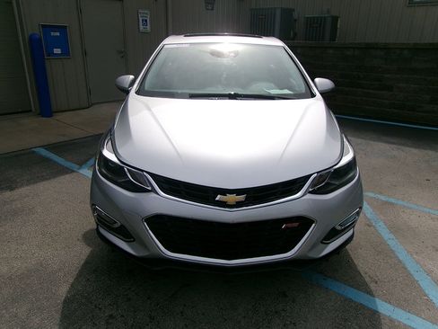 Used 2017 Chevrolet Cruze Premier image 2