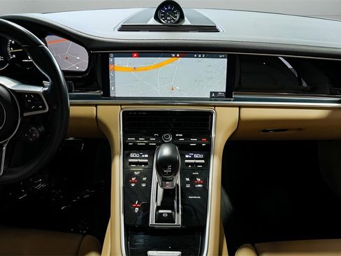 Used 2020 Porsche Panamera 4 image 36