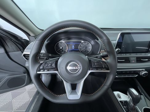 Used 2025 Nissan Altima 2.5 SR AWD/4WD image 16