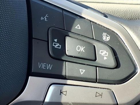 Certified 2024 Volkswagen Taos SE image 21