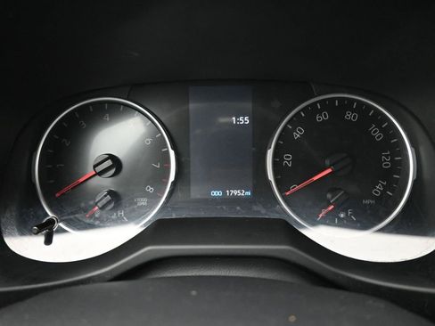 Used 2020 Toyota RAV4 LE image 13