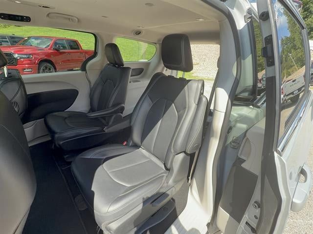 Used 2024 Chrysler Pacifica Limited FWD image 24