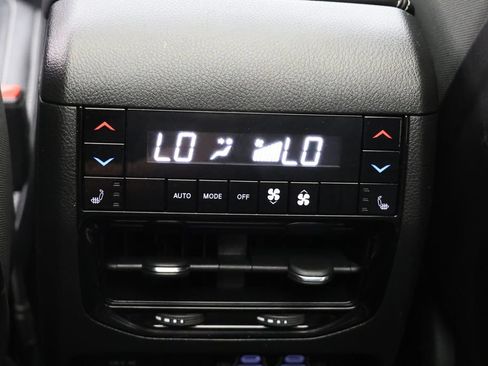 Used 2023 Jeep Grand Cherokee Overland w/ Luxury Tech Group IV AWD/4WD image 12