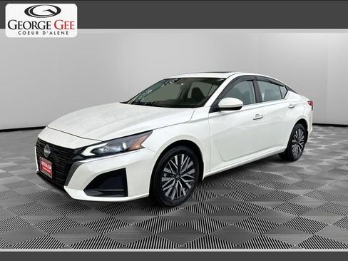 Used 2024 Nissan Altima 2.5 SV w/ SV Premium Package AWD/4WD image 1