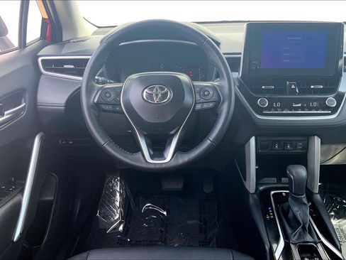 Used 2025 Toyota Corolla Cross XLE AWD/4WD image 6