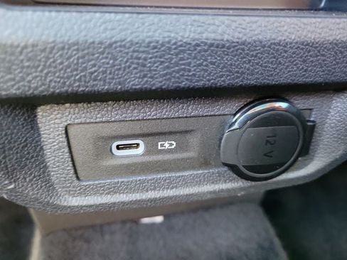 Certified 2023 Volkswagen Tiguan SE w/ Panoramic Sunroof Package FWD image 11