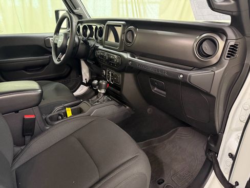 Used 2023 Jeep Wrangler Unlimited w/ Convenience Group AWD/4WD image 24