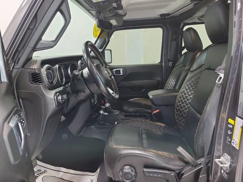 Used 2021 Jeep Gladiator Overland AWD/4WD image 2