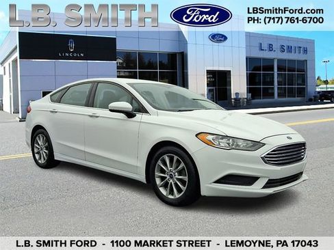 Certified 2017 Ford Fusion SE image 1