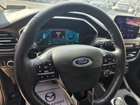 Used 2020 Ford Escape Titanium image 14